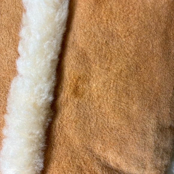 Vintage shearling unisex vest coat with pockets & toggle closure - Picture 11 of 14